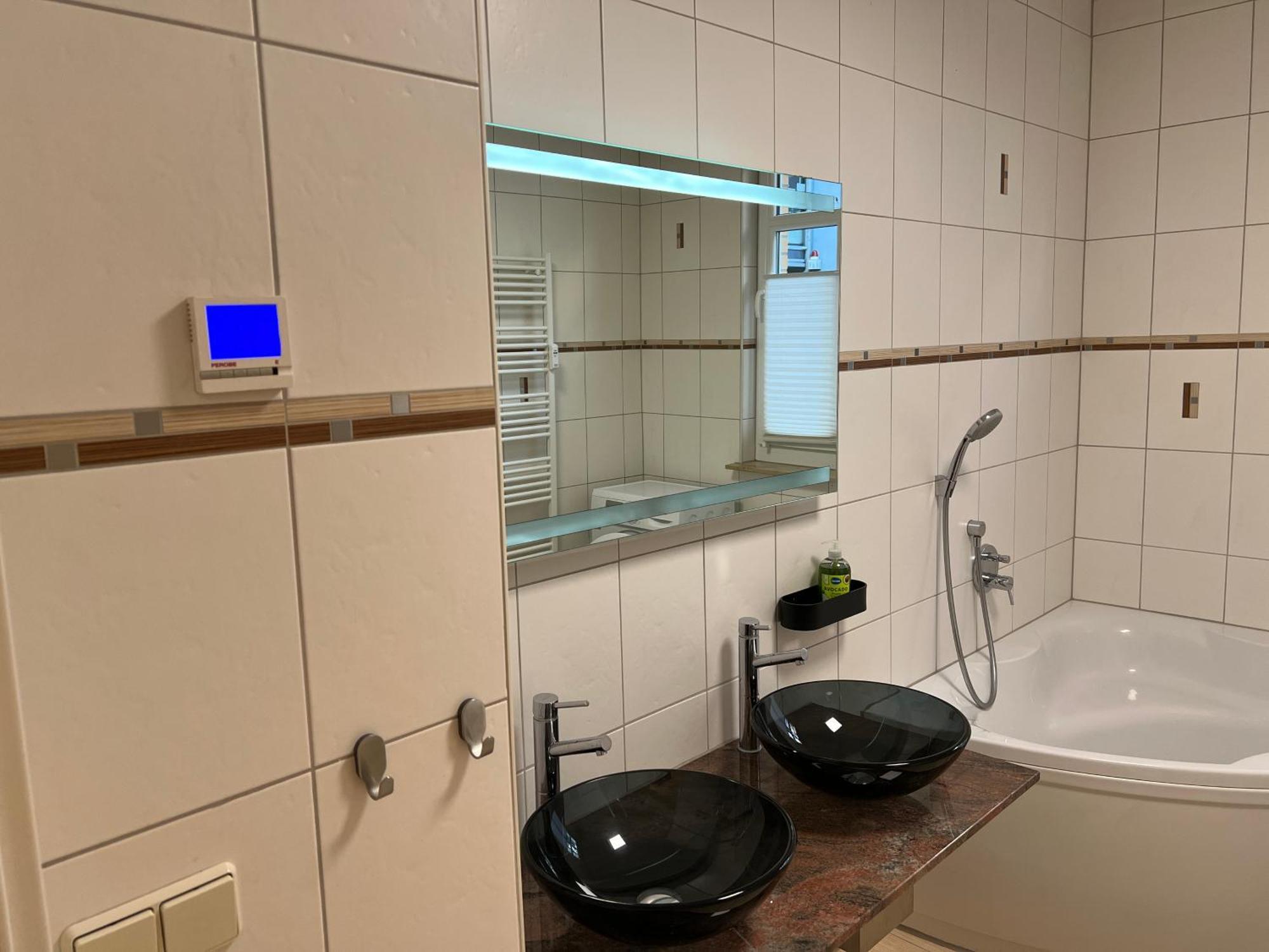 Apartment Humboldt 3 Schlafzimmer,Wifi, Netflix Parken, Terrasse, Klimatisiert, Naehe Zentrum Jena Eksteriør billede