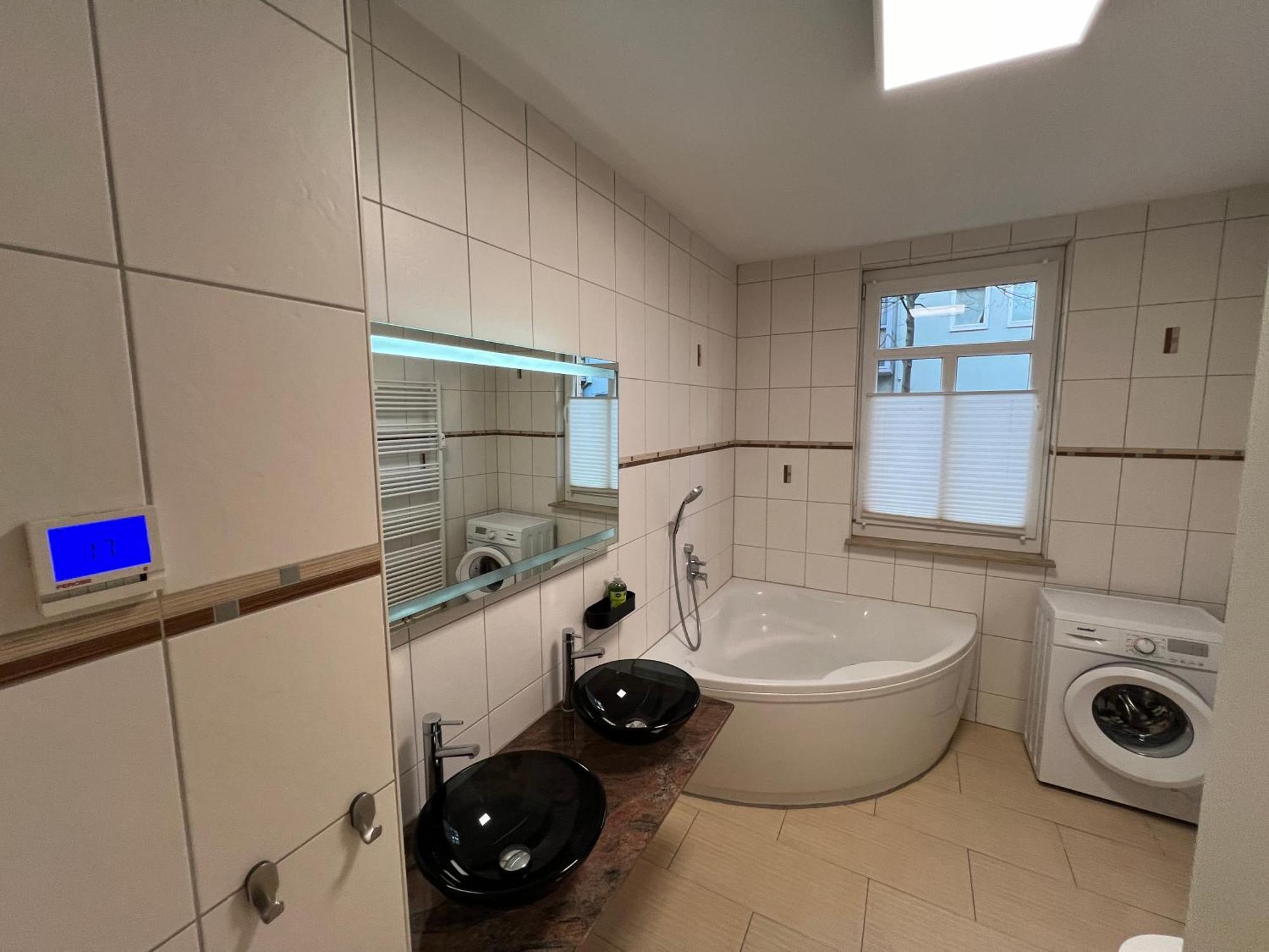 Apartment Humboldt 3 Schlafzimmer,Wifi, Netflix Parken, Terrasse, Klimatisiert, Naehe Zentrum Jena Eksteriør billede