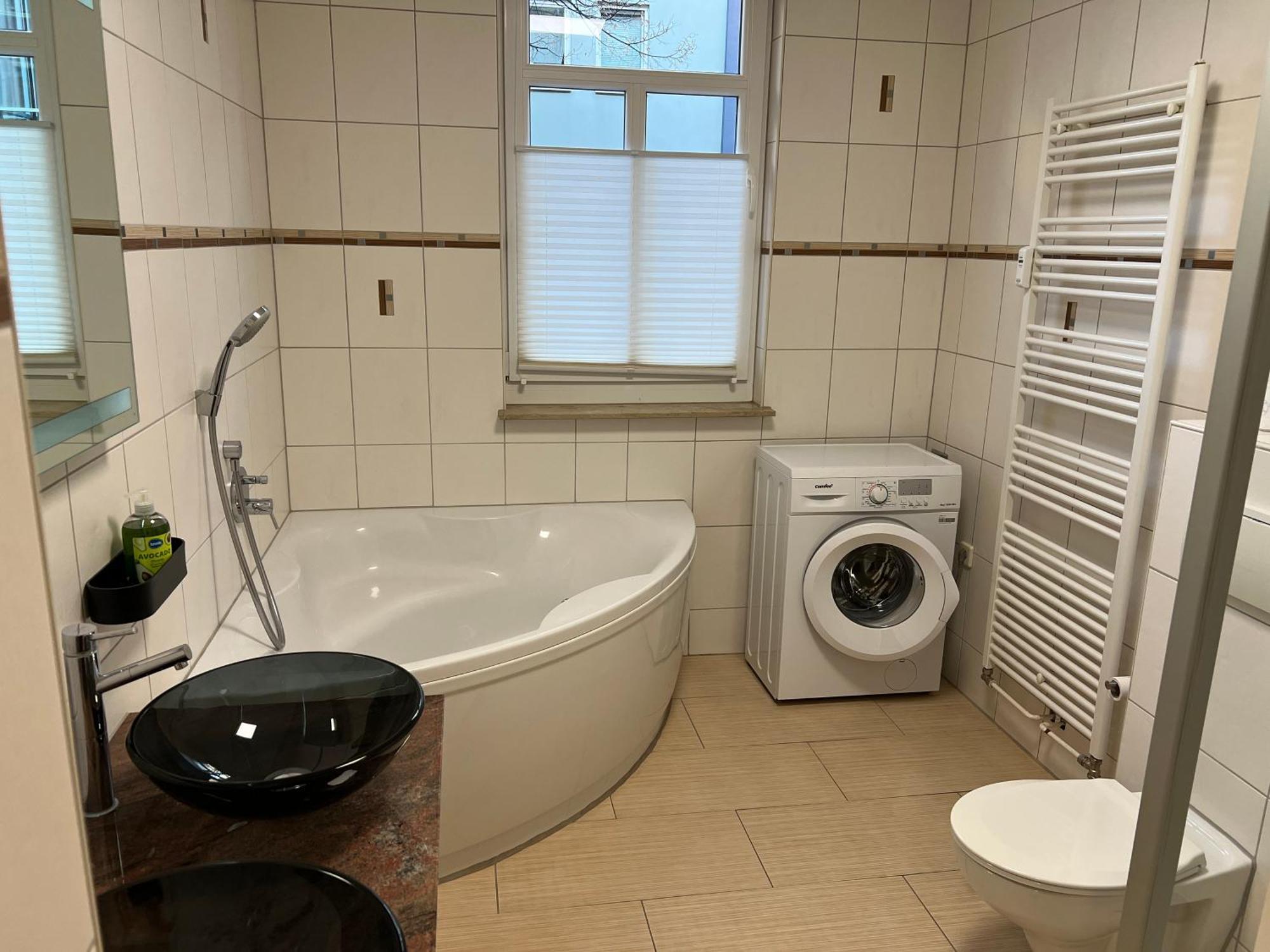 Apartment Humboldt 3 Schlafzimmer,Wifi, Netflix Parken, Terrasse, Klimatisiert, Naehe Zentrum Jena Eksteriør billede