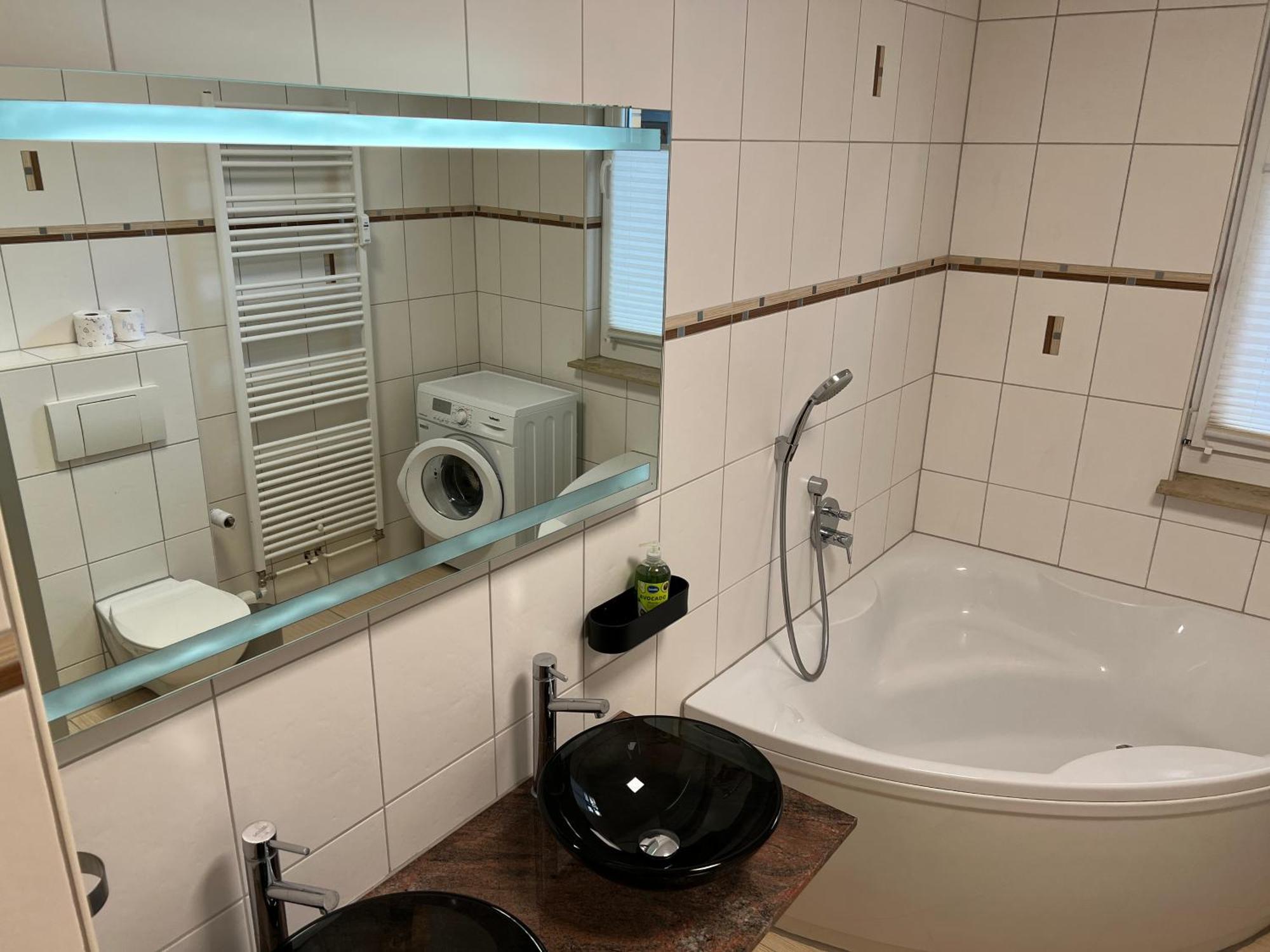 Apartment Humboldt 3 Schlafzimmer,Wifi, Netflix Parken, Terrasse, Klimatisiert, Naehe Zentrum Jena Eksteriør billede